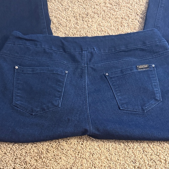 Stylish Navy Skinny Jeans for Women - Picture 3 of 5